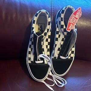 Old Skool Vans new never worn 7.5 Blk/White check